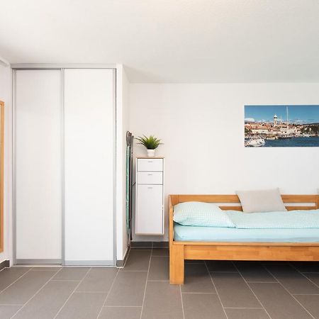 Apartments Oleander Крк Екстер'єр фото
