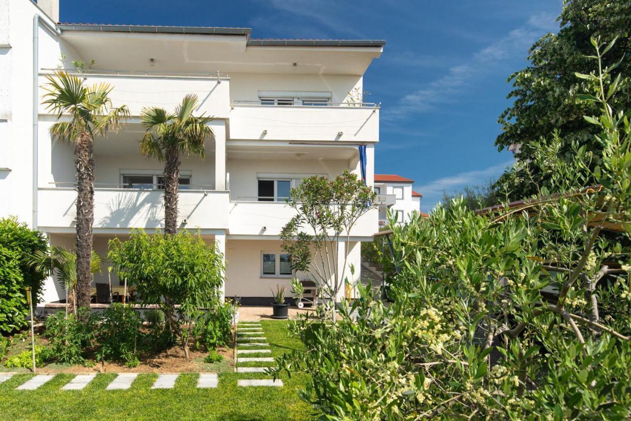 Apartments Oleander Крк Екстер'єр фото