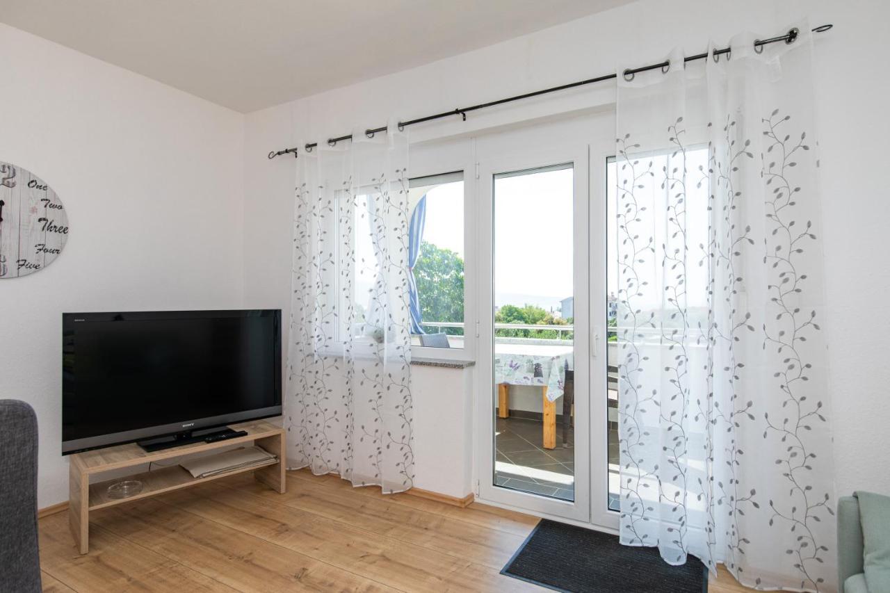 Apartments Oleander Крк Екстер'єр фото