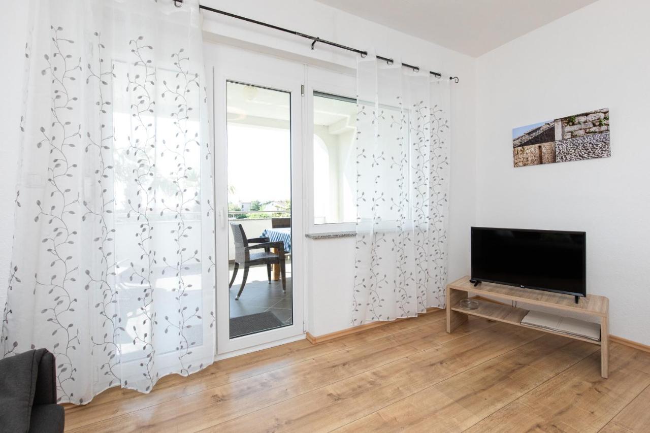 Apartments Oleander Крк Екстер'єр фото