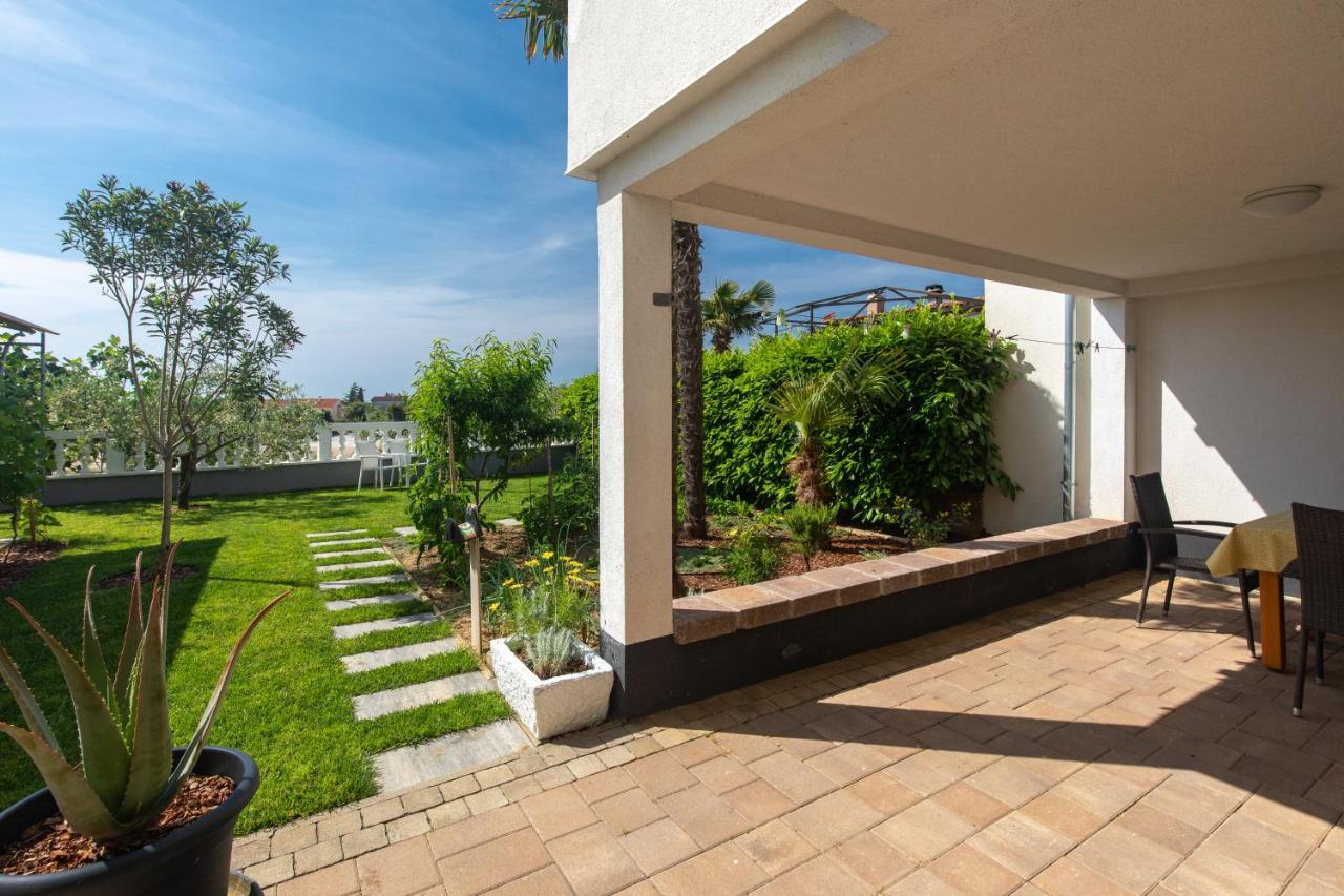 Apartments Oleander Крк Екстер'єр фото