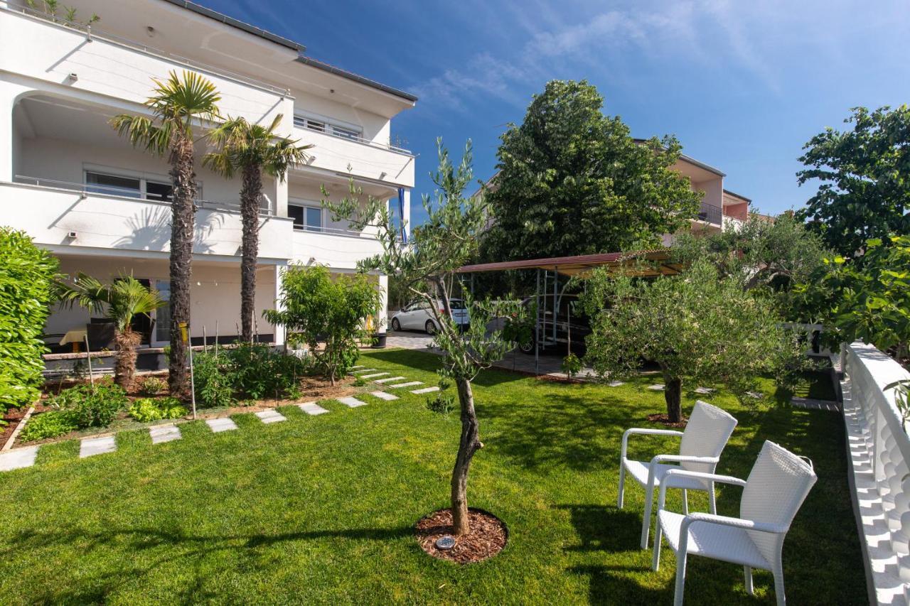 Apartments Oleander Крк Екстер'єр фото