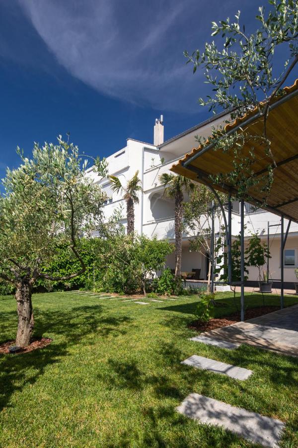 Apartments Oleander Крк Екстер'єр фото