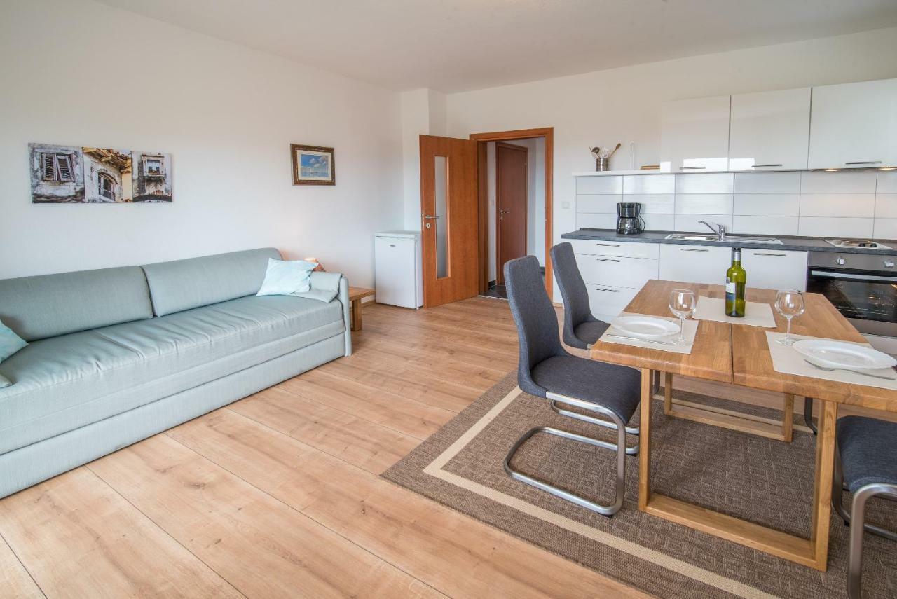 Apartments Oleander Крк Екстер'єр фото