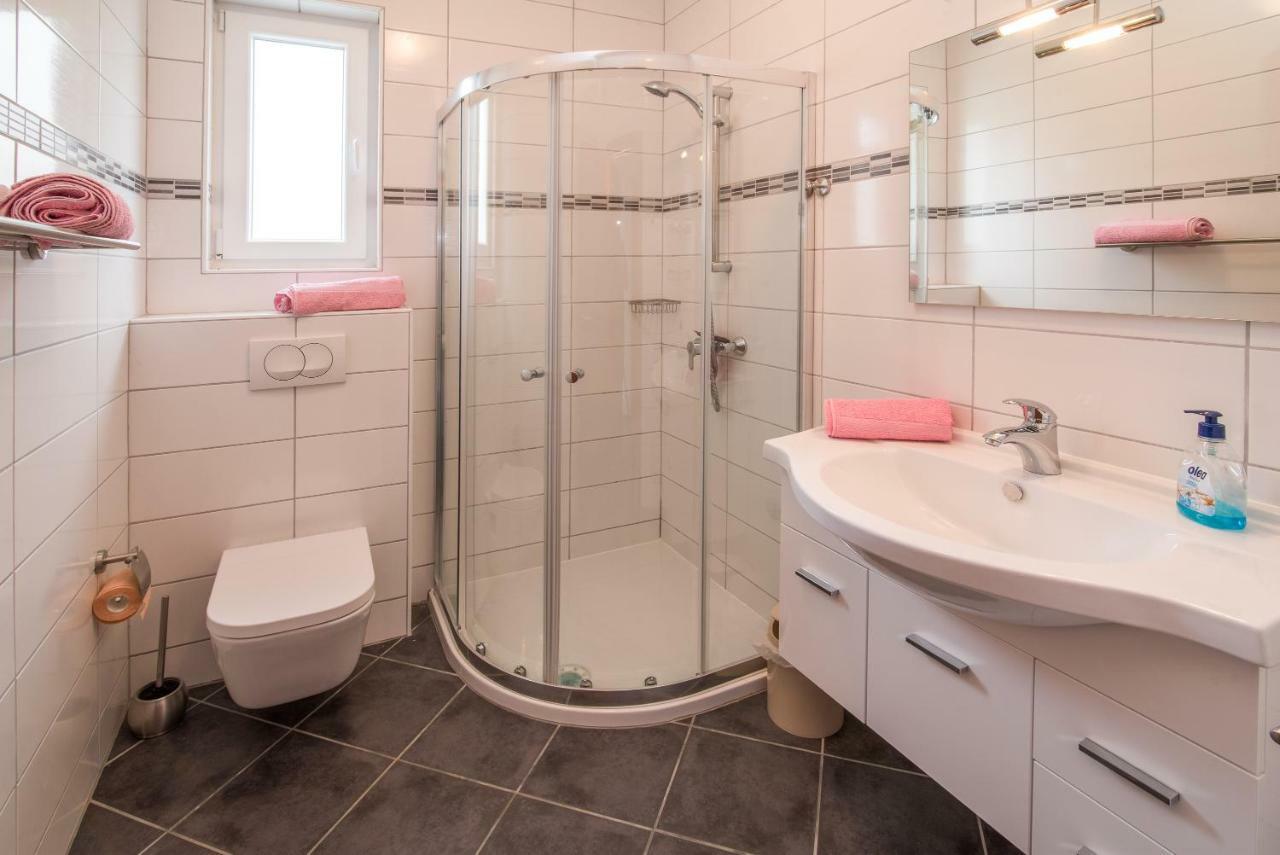 Apartments Oleander Крк Екстер'єр фото